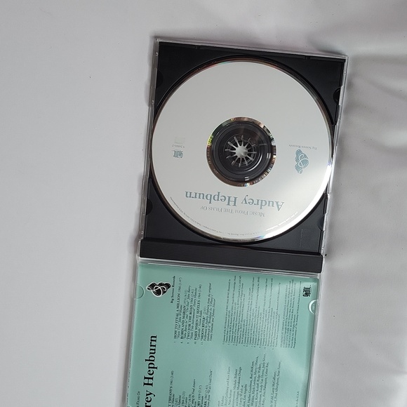 Audrey Hepburn CD Moon River 11 tracks good used condition - Picture 4 of 7